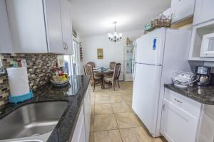 Gallery image of Bayside Key Largo Canal Home with Dock/ Jacuzzi/ Pool. ( Lift not include) in Key Largo