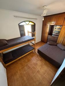a room with two bunk beds and a window at Hostel Canto da Ocian in Praia Grande