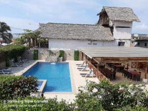 Bazén v ubytování Hotel La Vista nebo v jeho okolí