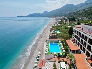 a view of the beach and the resort at Park Hotel Silemi in Letojanni