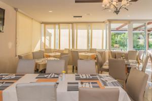 Restaurace v ubytování Porto Planos Beach Hotel