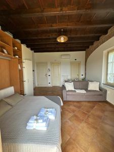 A bed or beds in a room at Vittoria Apartment