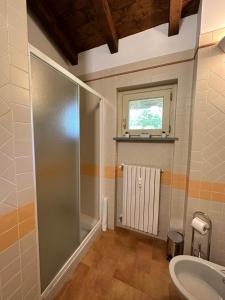 A bathroom at Vittoria Apartment