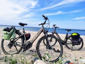 two bikes are parked on the beach at Sonne in Neddesitz