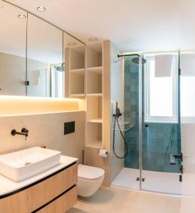 a bathroom with a sink and a shower at RD Hotel Apartamento in Poio