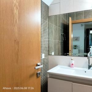 A bathroom at Villas On The Rock Afissos