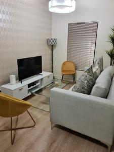 A seating area at Modern One Bedroom Apartment in Rivonia