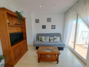 TV a/nebo společenská místnost v ubytování Apartamento Torremar Natura - Vera Playa Zona Naturista