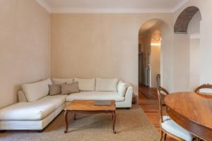Istumisnurk majutusasutuses Suite Cavour by iCasamia it