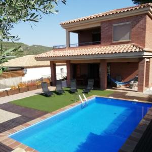 Bazén v ubytování Mari & Jose Ramon Casa 10 personas - 7 adultos max nebo v jeho okolí