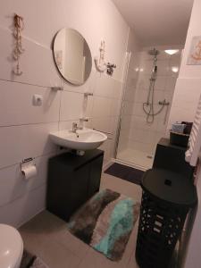 Bathroom sa Ferienwohnung - Stein -