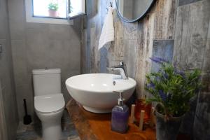 Et badeværelse på Myrtus Guest House