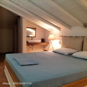 A bed or beds in a room at Villas On The Rock Afissos