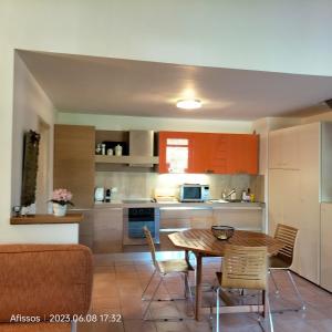 A kitchen or kitchenette at Villas On The Rock Afissos