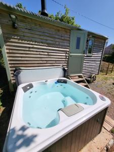 a bath tub sitting in front of a building at Apple Hut in Torquay
