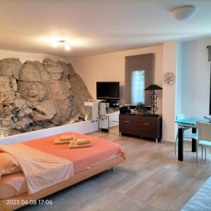 TV a/nebo společenská místnost v ubytování Villas On The Rock Afissos