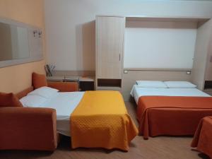 a hotel room with two beds and a couch at Affittacamere Certe Notti in Sala Consilina