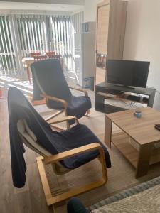 Televízia a/alebo spoločenská miestnosť v ubytovaní Gombi nyaraló