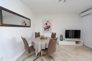 TV a/nebo společenská místnost v ubytování Apartment Alfonso