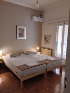 Postel nebo postele na pokoji v ubytování Άνετο στυλάτο σπίτι στο Μικρολίμανο του Πειραιά