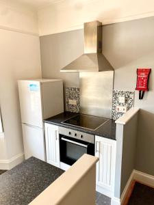 Kuchyň nebo kuchyňský kout v ubytování Torquay, 2 bedrooms, Sleep 6, Free Parking, Torbay