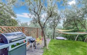 A garden outside 3 Bedroom Gorgeous Home In Uscio