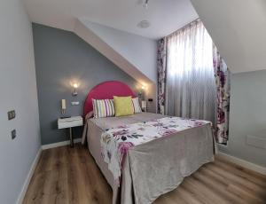 Postel nebo postele na pokoji v ubytování Hostal Sainz
