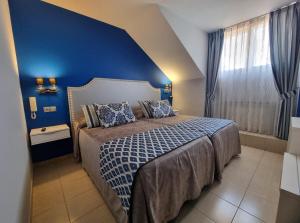 Postel nebo postele na pokoji v ubytování Hostal Sainz