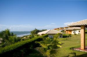 a view of the ocean from a resort at Casa espetacular em condomínio pé-na-areia, RZ15 in Rio do Fogo