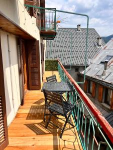 Chalet Millou Beuil的阳台或露台