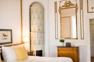 a bedroom with a bed and a mirror at Mauritzbergs Slott & Golf in Mauritsberg