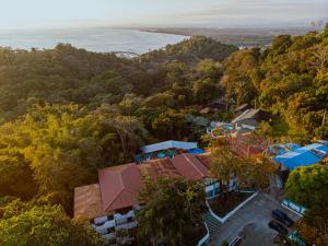 an aerial view of a house in the forest at Hotel Planeta Sano in Manuel Antonio