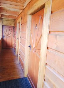 a wooden door in a cabin with a hallway at Murań1 in Bukowina Tatrzańska