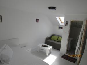 Postel nebo postele na pokoji v ubytování Dă-i pace mai