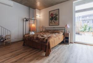 a bedroom with a large bed and a large window at MischMasch Appartement in Deutschlandsberg