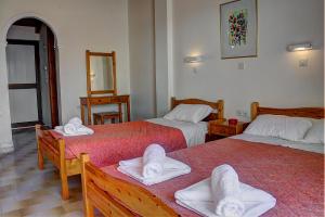 Postel nebo postele na pokoji v ubytování Hotel Benitses Arches
