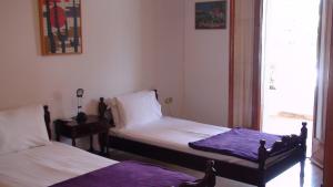 Posteľ alebo postele v izbe v ubytovaní Constantinos Apartments