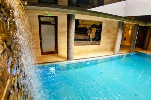 Bazén v ubytování Hotel&Spa Stary Dziwnów basen swimming pool nebo v jeho okolí