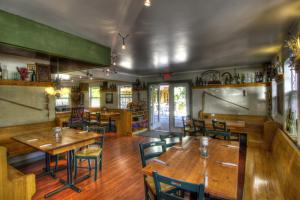 Gallery image of Crowsnest Vineyards Guesthouse in Keremeos