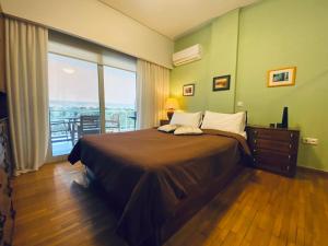 Posteľ alebo postele v izbe v ubytovaní Athens Riviera Garden Views Apartment #Unoblu