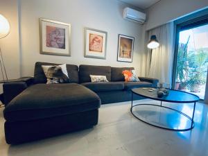 Posedenie v ubytovaní Athens Riviera Garden Views Apartment #Unoblu