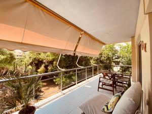 Balkón alebo terasa v ubytovaní Athens Riviera Garden Views Apartment #Unoblu