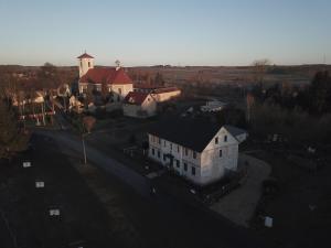 Budova, v ktorej sa farma nachádza