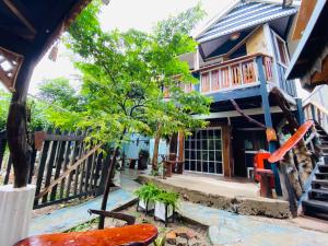 a house with a tree in front of it at Baby Rustic in Punta Rucia
