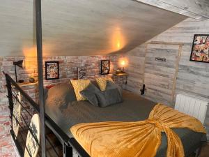Postel nebo postele na pokoji v ubytování Top Loft Perles 4 des Châteaux
