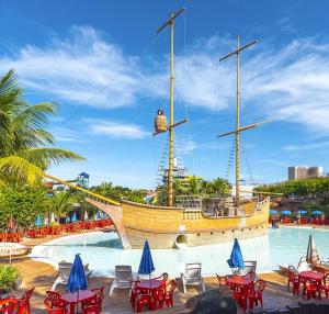 a large boat in the middle of a swimming pool at Spazzio Diroma Hospedagem com acesso gratuito no Acqua Park in Caldas Novas