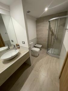 a bathroom with a sink and a shower and a toilet at Marmol y Constitución, con vista al mar in Mar del Plata