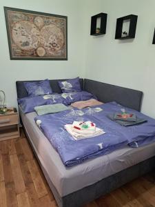 Ένα ή περισσότερα κρεβάτια σε δωμάτιο στο Manilla Vendégháza