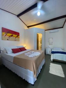 a bedroom with a large bed in a room at Pousada Dom Quixote in Arraial d'Ajuda