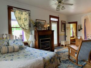 a bedroom with a bed and a fireplace in it at The Pembrooke Inn in Sturgeon Bay